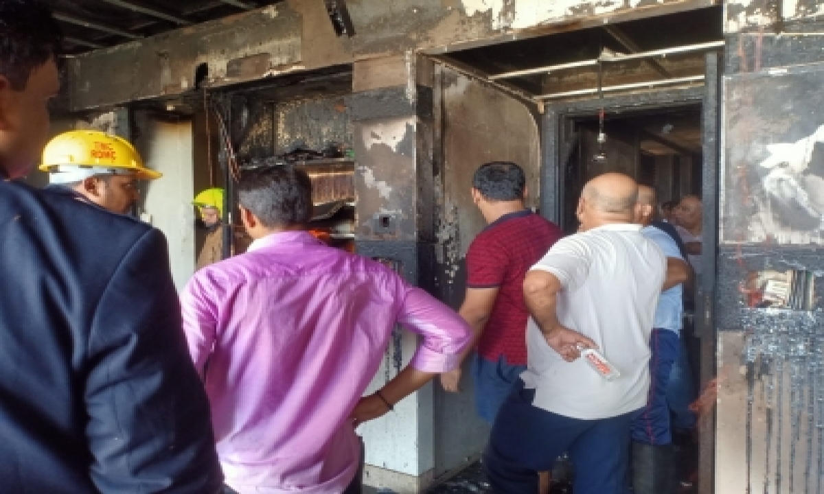  10 Rescued From Burning Floor In Thane Residential High-rise-TeluguStop.com