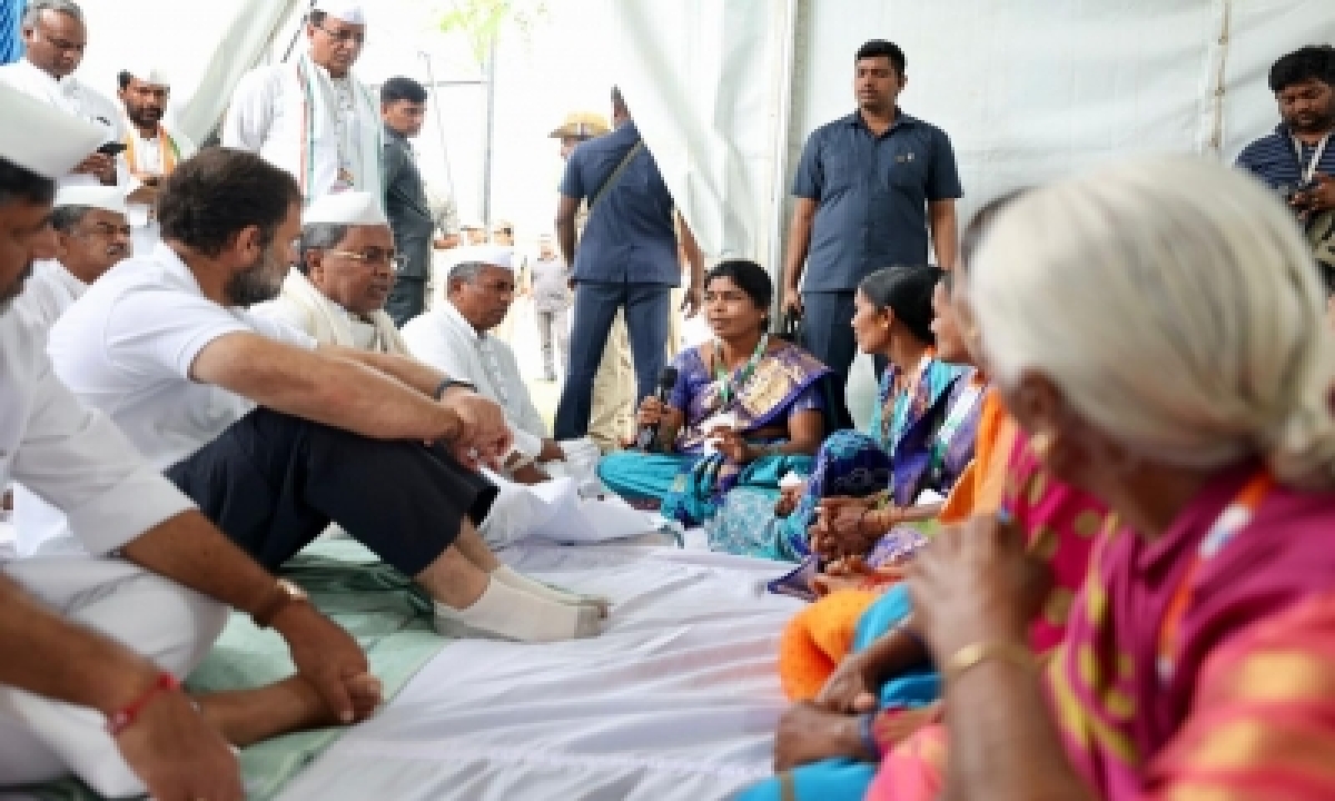  Amid Heavy Drizzle, Rahul Addresses Public Meet In Mysuru-TeluguStop.com