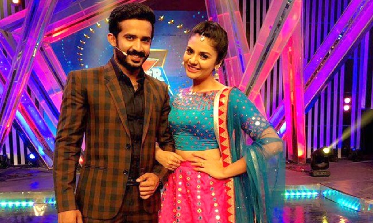  Anchor Ravi And Sreemukhi Reunited After 2 Years Pic Goes Viral In Social Media Details, Anchor Ravi, Anchor Srimukhi, Bigg Boss Mahotsavam, Bigg Boss Show, Anchor Ravi And Srimukhi, Pataas Show-TeluguStop.com