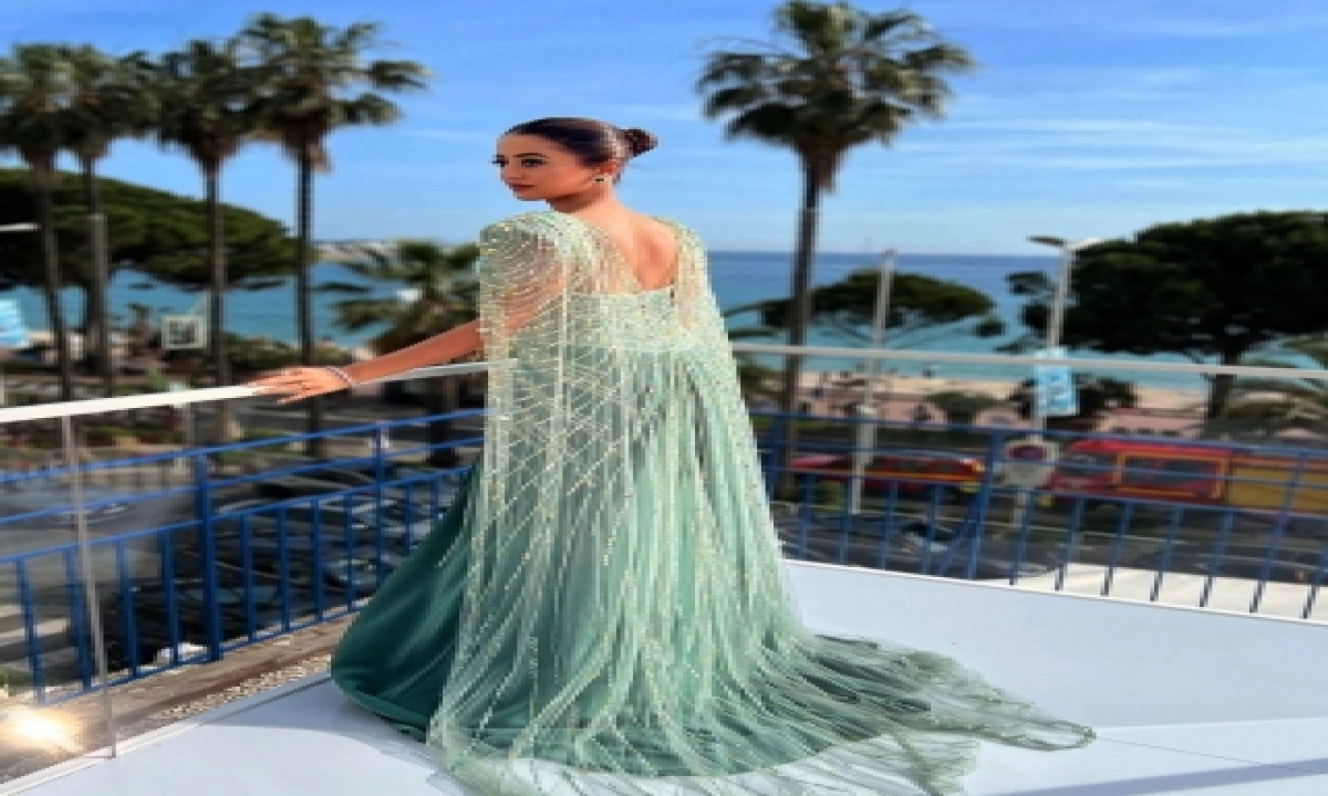  Cannes With Bollywood-TeluguStop.com