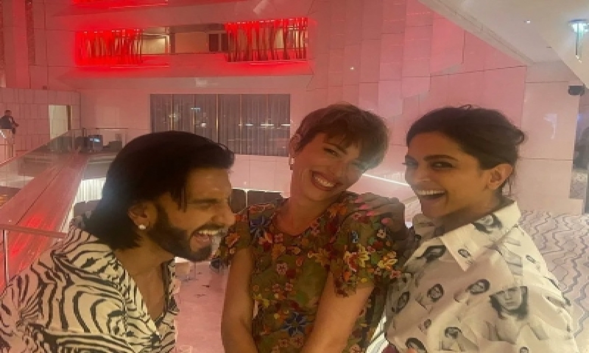  Deepika, Ranveer Party With Rebecca Hall At Cannes-TeluguStop.com