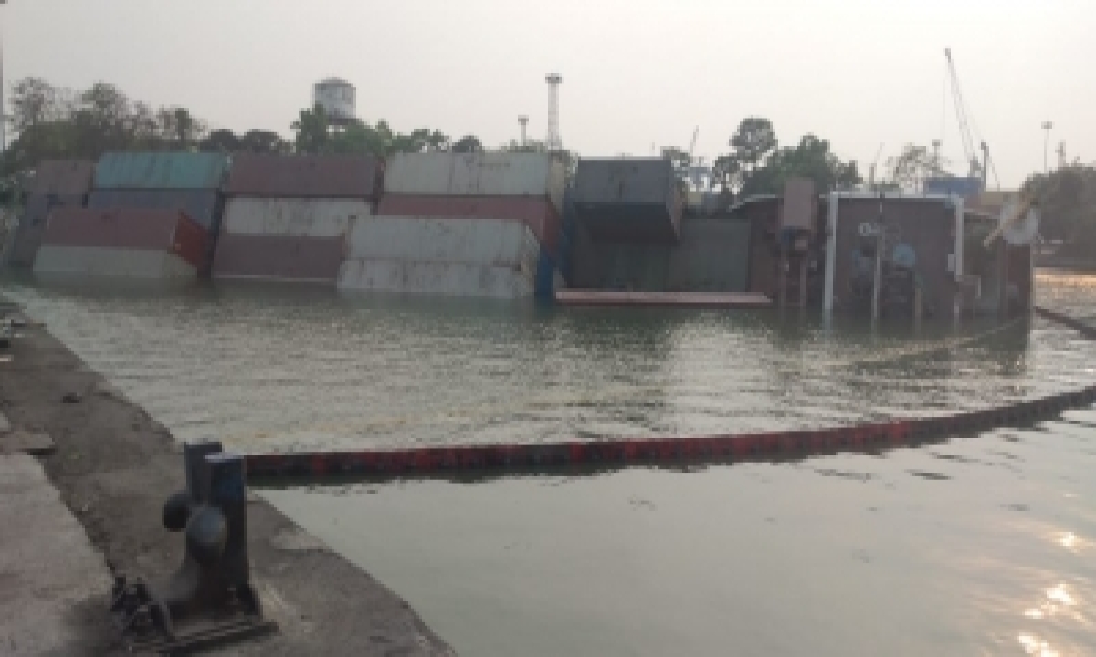  Kolkata Port Continues To Bear Loss As Bangladeshi Ship Blocks Berth At Nsd-TeluguStop.com