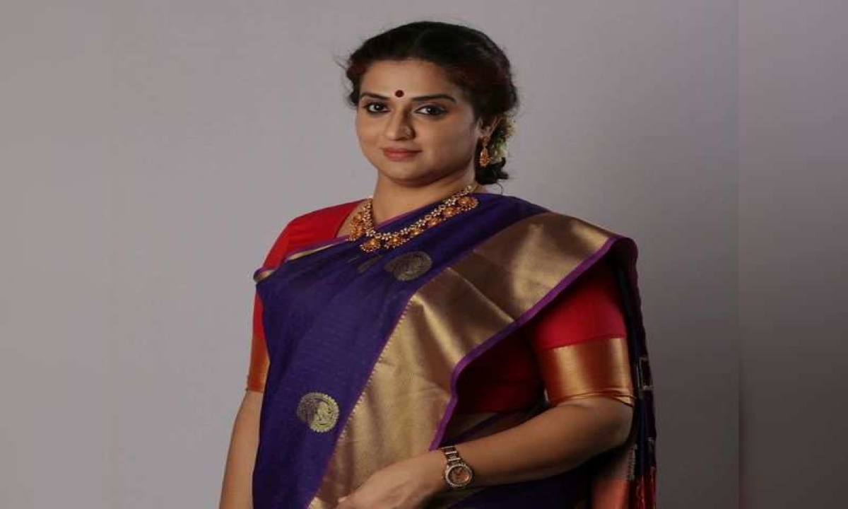  Pavitra Lokesh Shocking Comments About Her Husband Goes Viral Deails, Pavitra Lokesh, Pavitra Lokesh Husband, Actress Pavitra Lokesh, Suchendra Prasad , Senior Naresh, Pavitra Lokesh Naresh Marriage,-TeluguStop.com