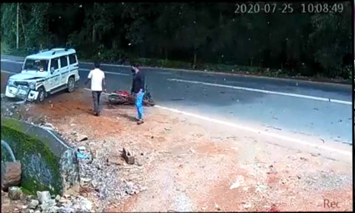  One Accident, Saves Man, Life, Kerala Man, Accident Saved Man's Life, Viral Video-TeluguStop.com