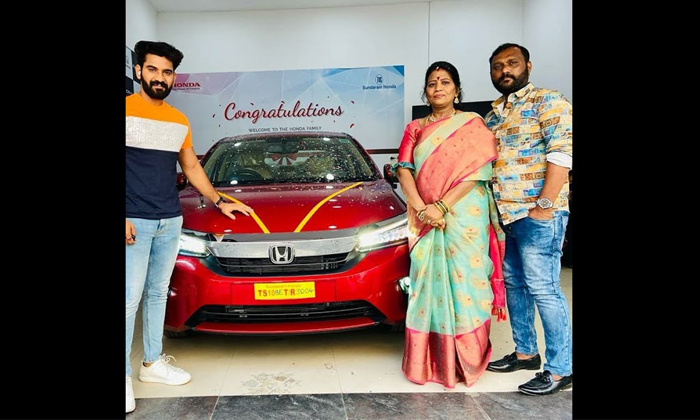 Telugu 10lakhs, Akhil, Bigg Boss Contestant, Cost, Honda Company, Luxury Car, Meheboob, Monal, New Car, Purchased, Shivajyothi, Siva Jyothi, Sohel-Movie Telugu 10lakhs, Akhil, Bigg Boss Contestant, Cost, Honda Company, Luxury Car, Meheboob, Monal, New Car, Purchased, Shivajyothi, Siva Jyothi, Sohel-Movie