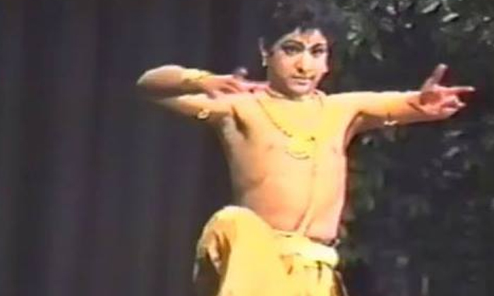 Telugu Classical Dance, Hrithik Roshan, Jr Ntr, Tollywood-Movie Telugu Classical Dance, Hrithik Roshan, Jr Ntr, Tollywood-Movie