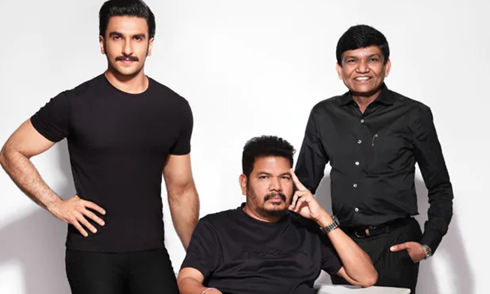 Telugu Anniyan, Aparichitudu Hindi Remake Heroine Confirm, Director Shankar, Hindi Remake, Kiara Advani, Ranveer Singh-Movie Telugu Anniyan, Aparichitudu Hindi Remake Heroine Confirm, Director Shankar, Hindi Remake, Kiara Advani, Ranveer Singh-Movie