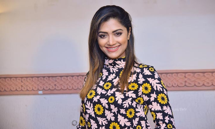 Telugu Did Mamata Mohandas Get A Call From Megastar, Heroine And Singer, Laal Bagh Movie, Mamata Mohandas, Megastar Chiranjeevi, Movie Offers, Multi Talented Heroine, Nagarjuna, Tollywood, Venkatesh, Yamadonga-Latest News - Telugu Telugu Did Mamata Mohandas Get A Call From Megastar, Heroine And Singer, Laal Bagh Movie, Mamata Mohandas, Megastar Chiranjeevi, Movie Offers, Multi Talented Heroine, Nagarjuna, Tollywood, Venkatesh, Yamadonga-Latest News - Telugu
