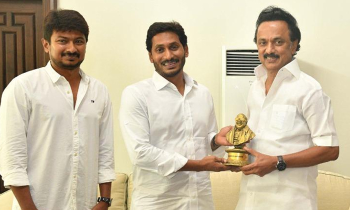 Telugu Like Jagan, Shocking Comments, Srireddy, Udayanidhi Stalin-Movie Telugu Like Jagan, Shocking Comments, Srireddy, Udayanidhi Stalin-Movie