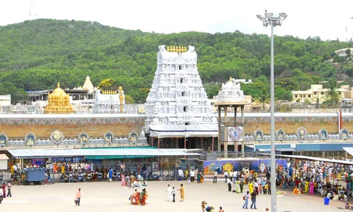Telugu Hindu Tradition, Not Wear Flowers, Putting Flowers, Reason, Sri Venkateswara Swamy, Tirumala, Tirumala Devotees, Tirumala Tirupathi, Venkateswara Swamy, Women Devotees-Telugu Bhakthi Telugu Hindu Tradition, Not Wear Flowers, Putting Flowers, Reason, Sri Venkateswara Swamy, Tirumala, Tirumala Devotees, Tirumala Tirupathi, Venkateswara Swamy, Women Devotees-Telugu Bhakthi