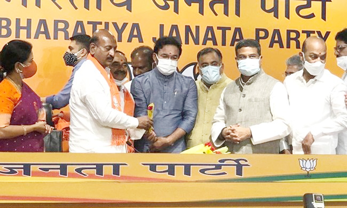 Telugu Bandi Sanjay, Bjp, Central Minister Dharmendra Pradhan, Congress Leader, Eetela Rajendar, Etela Into Bjp, Kishan Reddy, Ramesh Rathod, Telangana Bjp-Telugu Political News Telugu Bandi Sanjay, Bjp, Central Minister Dharmendra Pradhan, Congress Leader, Eetela Rajendar, Etela Into Bjp, Kishan Reddy, Ramesh Rathod, Telangana Bjp-Telugu Political News