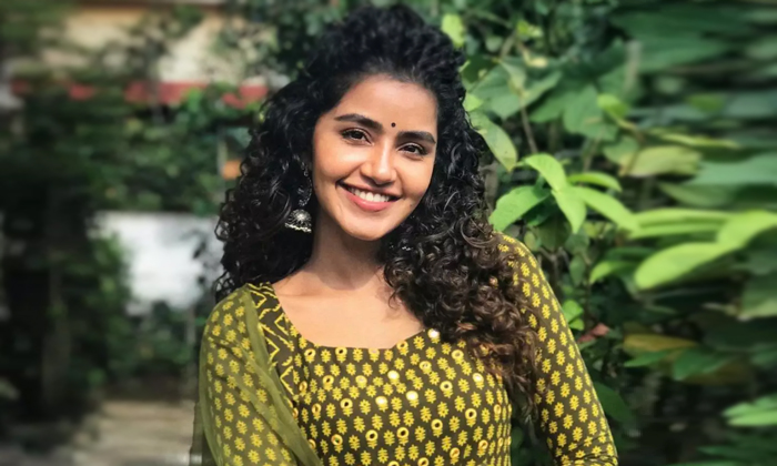 Telugu 18 Pages Movie, Anupama Childhood Photo, Anupama Parameswaran, Anupama School Days Photo, Hero Nikhil, Premam, School Days, Tollywood, Vial On Social Media-Movie Telugu 18 Pages Movie, Anupama Childhood Photo, Anupama Parameswaran, Anupama School Days Photo, Hero Nikhil, Premam, School Days, Tollywood, Vial On Social Media-Movie