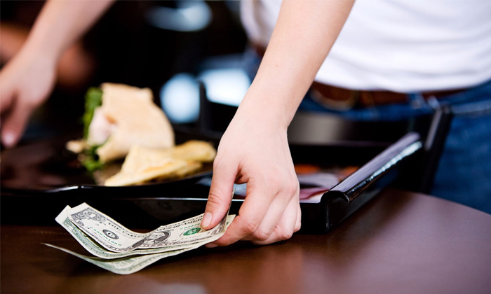 Telugu 16000 Dollers, 40 Dollars Bill, America, America Restaurant, Corona Crisis, Restaurant, Tip, Usa, Viral Latest, Viral News-Latest News - Telugu Telugu 16000 Dollers, 40 Dollars Bill, America, America Restaurant, Corona Crisis, Restaurant, Tip, Usa, Viral Latest, Viral News-Latest News - Telugu