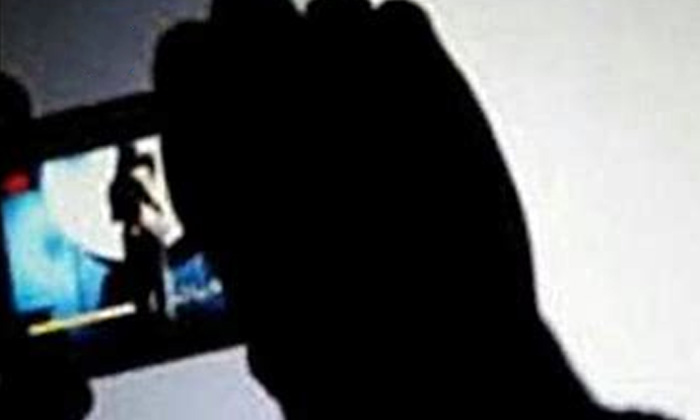 Telugu Married Men Blackmail, Married Men Blackmail By Women For Money In Mumbai, Mumbai Crime, Police Arrest, Women For Money-Movie Telugu Married Men Blackmail, Married Men Blackmail By Women For Money In Mumbai, Mumbai Crime, Police Arrest, Women For Money-Movie