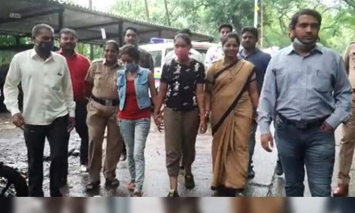 Telugu Crime Petrol, Muktar, Mumbai Police, Serial Actresses, Surabhi, Theft Case-Movie Telugu Crime Petrol, Muktar, Mumbai Police, Serial Actresses, Surabhi, Theft Case-Movie