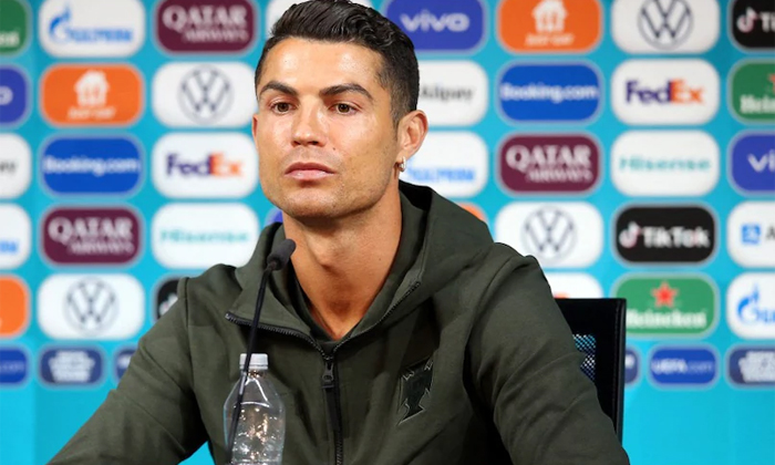 Telugu Cristiano Ronaldo, Drink Water, Ronaldo No For Soft Drinks, Ronaldo Suggests Water, Sensational Comments, Soft Drinks, Uefa European League, Water Good For Health, డ్రింక్-Latest News - Telugu Telugu Cristiano Ronaldo, Drink Water, Ronaldo No For Soft Drinks, Ronaldo Suggests Water, Sensational Comments, Soft Drinks, Uefa European League, Water Good For Health, డ్రింక్-Latest News - Telugu