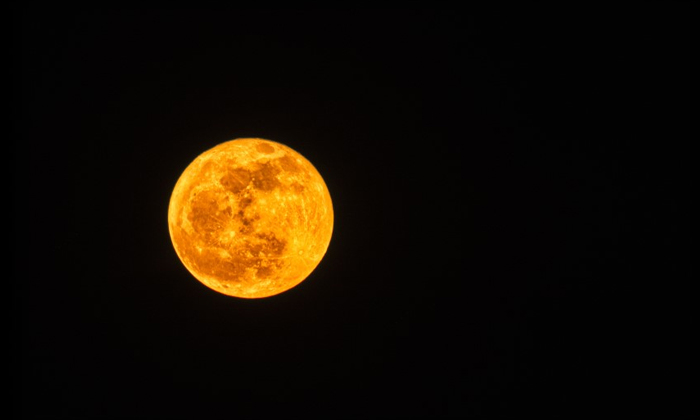 Telugu America, And Nevada, California, Color, Mentana, Moon, Moon Change Colours Orange In America, Orange, Oregon, Social Media-Telugu NRI Telugu America, And Nevada, California, Color, Mentana, Moon, Moon Change Colours Orange In America, Orange, Oregon, Social Media-Telugu NRI