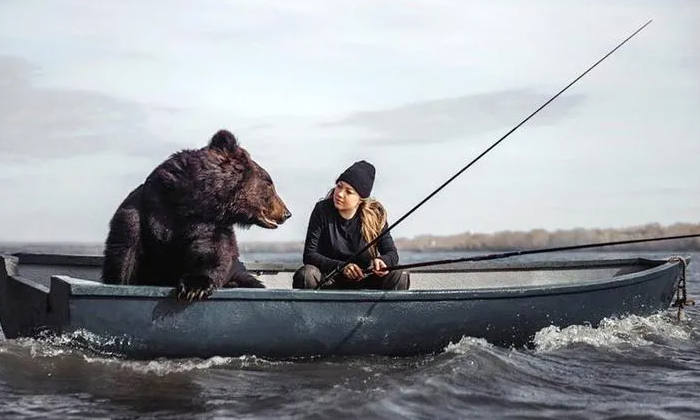 Telugu Oman Makes Friendship With A Wild Bear, Russia, Telugu News, This Woman Is Friends With A Wild Bear And Now Are Inseparable, Trending News, Viral News, Wild Bear-Latest News - Telugu Telugu Oman Makes Friendship With A Wild Bear, Russia, Telugu News, This Woman Is Friends With A Wild Bear And Now Are Inseparable, Trending News, Viral News, Wild Bear-Latest News - Telugu