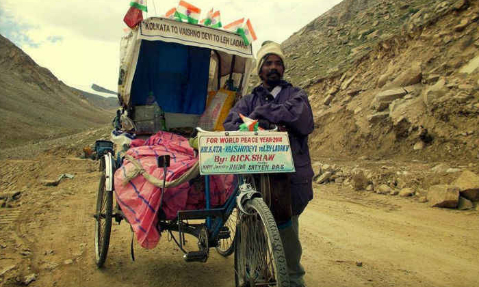 Telugu Kolkata Rickshaw-puller Pedals His Way To Ladakh, Kolkata Siachen Journey, Petrol Diesel Protest, Petrol Prices, Rickshaw Puller, Satyen Das, Satyen Das Journey, Satyen Das Ladakh, Satyen Das Puri-Latest News - Telugu Telugu Kolkata Rickshaw-puller Pedals His Way To Ladakh, Kolkata Siachen Journey, Petrol Diesel Protest, Petrol Prices, Rickshaw Puller, Satyen Das, Satyen Das Journey, Satyen Das Ladakh, Satyen Das Puri-Latest News - Telugu