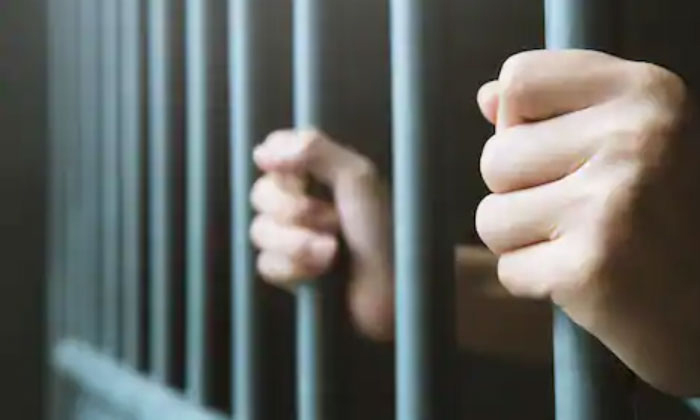 Telugu Chervel League Cricket Ground, Cricket Ground, London, Police Arrest, Social Media, Thief, Viral Thief-Latest News - Telugu Telugu Chervel League Cricket Ground, Cricket Ground, London, Police Arrest, Social Media, Thief, Viral Thief-Latest News - Telugu