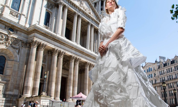 Telugu Celebrations, England, Gown, Marriages, Uk, Viral Wedding Dress, Wedding Dress, Wedding Dress With Used Masks-Latest News - Telugu Telugu Celebrations, England, Gown, Marriages, Uk, Viral Wedding Dress, Wedding Dress, Wedding Dress With Used Masks-Latest News - Telugu