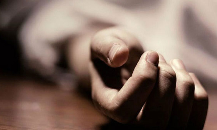 Telugu Btech Second Year, Daughter Education, Father Borrowed Money, Father Venkatayya, Lavanya, Student Suicide In Wanaparthi, Suicide In Wanaparthi-Latest News - Telugu Telugu Btech Second Year, Daughter Education, Father Borrowed Money, Father Venkatayya, Lavanya, Student Suicide In Wanaparthi, Suicide In Wanaparthi-Latest News - Telugu