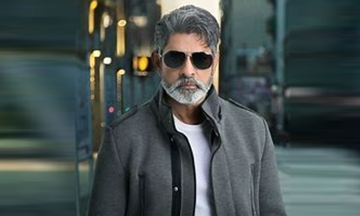 Telugu Assistant, Eating, Jagapathi Babu, Road Side-Movie Telugu Assistant, Eating, Jagapathi Babu, Road Side-Movie