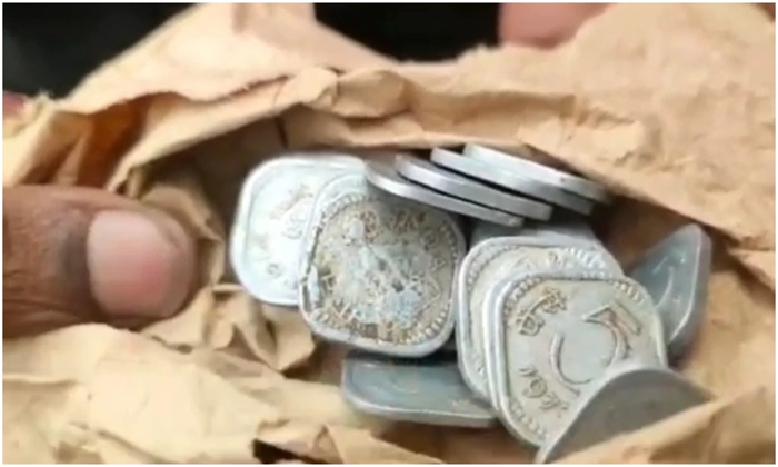 Telugu 5 Paisa Biryani, Bumper Offer, Customers Queue, Five Paise Coins Only, Offered Biryani, Only 5 Paise, Social Media, Sukanya Biryani Hoter, Viral Latest, Viral Madhurai Hotel, Viral News-Latest News - Telugu Telugu 5 Paisa Biryani, Bumper Offer, Customers Queue, Five Paise Coins Only, Offered Biryani, Only 5 Paise, Social Media, Sukanya Biryani Hoter, Viral Latest, Viral Madhurai Hotel, Viral News-Latest News - Telugu