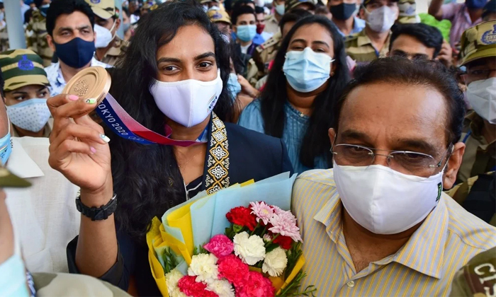 Telugu Anurag Thakur, Bronze Medal, Delhi Airport, Grand Welcome, Kishan Reddy, Niramala Seetaraman, Pv Sindhu, Telugu Girl, Tokyo Olympics-Latest News - Telugu Telugu Anurag Thakur, Bronze Medal, Delhi Airport, Grand Welcome, Kishan Reddy, Niramala Seetaraman, Pv Sindhu, Telugu Girl, Tokyo Olympics-Latest News - Telugu