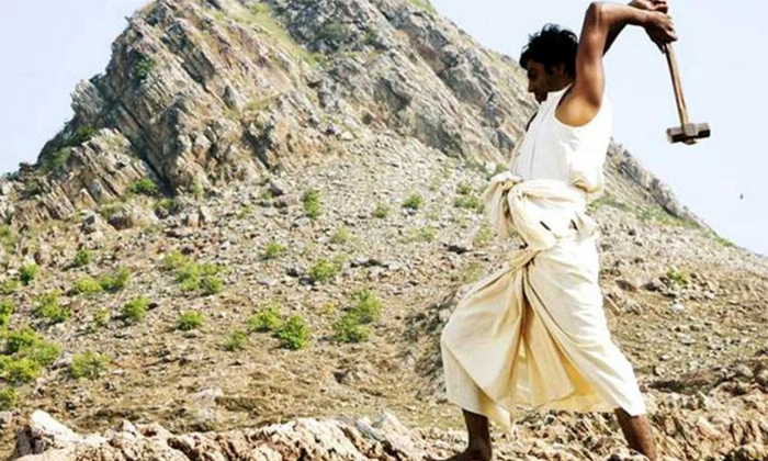 Telugu Building Own Roads, Harihar Behara, Mountain Man Of Odisha, Odisha Tribal, This Man Carves Out Kilometre-long Canal To Irrigate Land, Tribal Carved Road, Tribals Of Odisha, Tulubi Village-Latest News - Telugu Telugu Building Own Roads, Harihar Behara, Mountain Man Of Odisha, Odisha Tribal, This Man Carves Out Kilometre-long Canal To Irrigate Land, Tribal Carved Road, Tribals Of Odisha, Tulubi Village-Latest News - Telugu