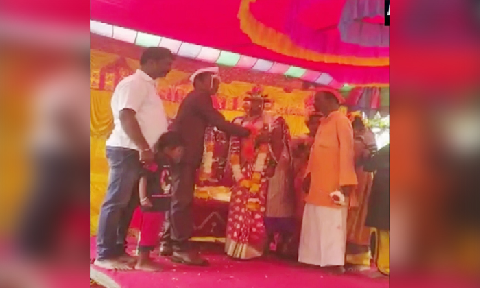 Telugu Daughter Pooja, Girl, Hindu Boy, Hindu Muslim, Karnataka, Mahaboob Masli, Marries, Muslim Man, Netizens Comments, Orphaned Hindu, Social Media, Vedic Traditions, Viral News-Latest News - Telugu Telugu Daughter Pooja, Girl, Hindu Boy, Hindu Muslim, Karnataka, Mahaboob Masli, Marries, Muslim Man, Netizens Comments, Orphaned Hindu, Social Media, Vedic Traditions, Viral News-Latest News - Telugu
