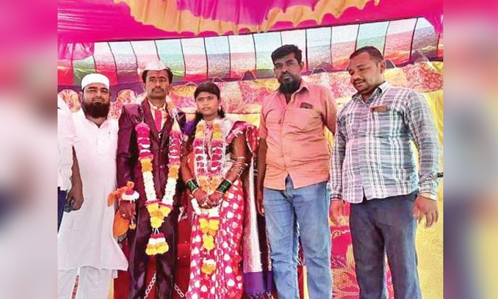 Telugu Daughter Pooja, Girl, Hindu Boy, Hindu Muslim, Karnataka, Mahaboob Masli, Marries, Muslim Man, Netizens Comments, Orphaned Hindu, Social Media, Vedic Traditions, Viral News-Latest News - Telugu Telugu Daughter Pooja, Girl, Hindu Boy, Hindu Muslim, Karnataka, Mahaboob Masli, Marries, Muslim Man, Netizens Comments, Orphaned Hindu, Social Media, Vedic Traditions, Viral News-Latest News - Telugu