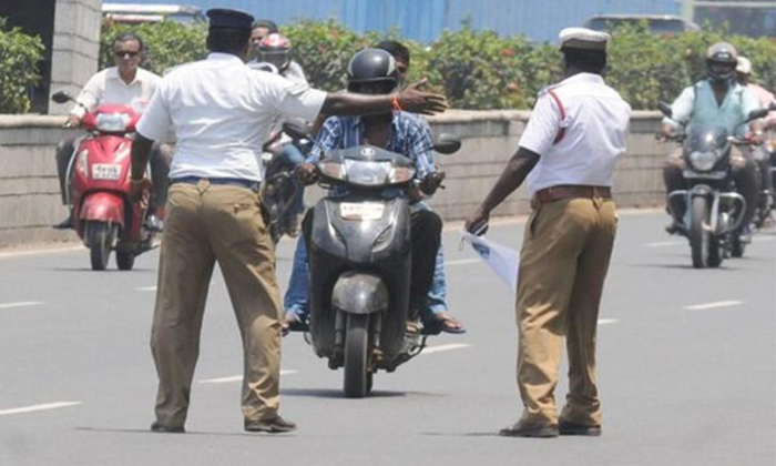 Telugu Minor Boy Bike Driving At Warangal He Give Shocking Answers To Traffic Police, Minor Boy Driving Bike, Minor Driving Bike, Warangal Minor Boy, Warangal Minor Shocking Answer-Latest News - Telugu Telugu Minor Boy Bike Driving At Warangal He Give Shocking Answers To Traffic Police, Minor Boy Driving Bike, Minor Driving Bike, Warangal Minor Boy, Warangal Minor Shocking Answer-Latest News - Telugu