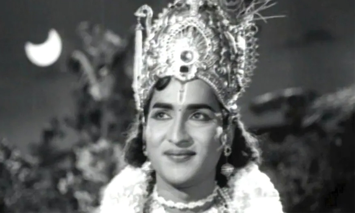 Telugu Hari Krishna, Kantarao, Mahesh Babu, Nagarjuna, Pawan Kalyan, Ravichandran, Shoban Babu, Sunil, Vijaya Nirmala-Telugu Stop Exclusive Top Stories Telugu Hari Krishna, Kantarao, Mahesh Babu, Nagarjuna, Pawan Kalyan, Ravichandran, Shoban Babu, Sunil, Vijaya Nirmala-Telugu Stop Exclusive Top Stories