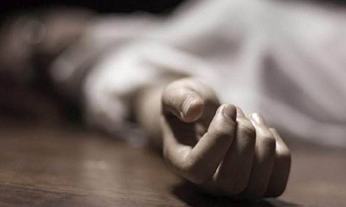 Telugu Chittikkara, Husband Died, Husband Road Accident, Kerala, Kerala Woman, Marriage, Midhuna And Suraj, Newly Married Woman, Road Accident, Wife Suicide-Latest News - Telugu Telugu Chittikkara, Husband Died, Husband Road Accident, Kerala, Kerala Woman, Marriage, Midhuna And Suraj, Newly Married Woman, Road Accident, Wife Suicide-Latest News - Telugu