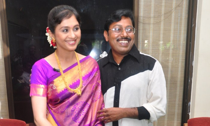 Telugu Devayani Rajkumar, Khushboo, Ponravannan, Ramyakrishna Krishnavamshi, Saranya, Sharanya Ponvanna, Sundar C, Vignesh Nayanthara-Movie Telugu Devayani Rajkumar, Khushboo, Ponravannan, Ramyakrishna Krishnavamshi, Saranya, Sharanya Ponvanna, Sundar C, Vignesh Nayanthara-Movie