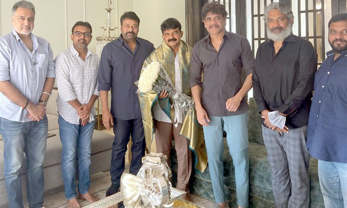 Telugu Chiranjeevi, Corona Shootings, Dilraju, Exhibitors, Meeting With Ap Cm Jagan, Minister Perni Nani, Movie Ticket Rates, Nagarjuna, Rajamouli, September 20, Tollwood, Tollywood Elders-Movie Telugu Chiranjeevi, Corona Shootings, Dilraju, Exhibitors, Meeting With Ap Cm Jagan, Minister Perni Nani, Movie Ticket Rates, Nagarjuna, Rajamouli, September 20, Tollwood, Tollywood Elders-Movie