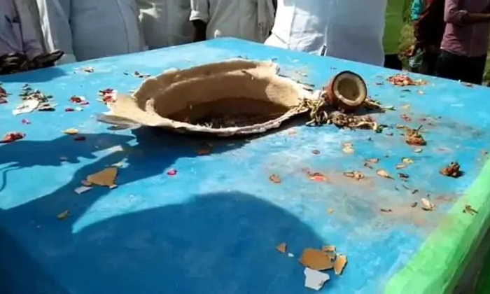 Telugu Andhra Pradesh, Chittoor District, Chittor District, Latest News, Police, School Chariman Elections, Ycp, Ys Statue, Ysr, Ysr Statue, Ysr Statue Destroyed-Latest News - Telugu Telugu Andhra Pradesh, Chittoor District, Chittor District, Latest News, Police, School Chariman Elections, Ycp, Ys Statue, Ysr, Ysr Statue, Ysr Statue Destroyed-Latest News - Telugu