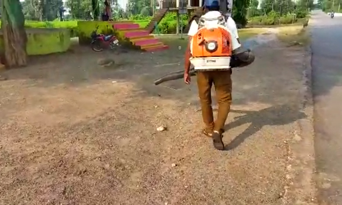 Telugu Cleaning Roads, Different Road Cleaning, Gudur Grama Panchayathi, Mahabubabad, New Vaccum Pump, Sanitation Worker, Scavenger, Strange Idea-Latest News - Telugu Telugu Cleaning Roads, Different Road Cleaning, Gudur Grama Panchayathi, Mahabubabad, New Vaccum Pump, Sanitation Worker, Scavenger, Strange Idea-Latest News - Telugu