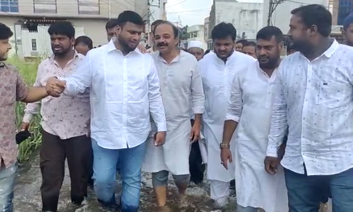 Mp Ranjith Reddy Visited The Flooded Areas In Balapur Mandal, Mp Ranjith Reddy, Visited The Flooded Areas ,balapur Mandal, Rangareddy District, Maheswaram Constituency, Ktr, 850 Crores, Old City Development-TeluguStop.com