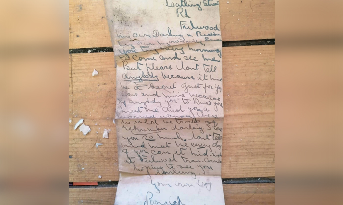 Telugu 100 Years Old Love Letter, Britan Woman, Don Corns, House, Love Letter, Social Media, Uk Lady Find Century Old Love Letter Hidden Under House Tiles While Cleaning House, Viral-Latest News - Telugu Telugu 100 Years Old Love Letter, Britan Woman, Don Corns, House, Love Letter, Social Media, Uk Lady Find Century Old Love Letter Hidden Under House Tiles While Cleaning House, Viral-Latest News - Telugu