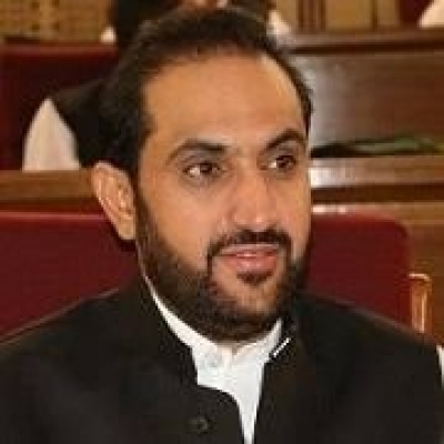 Balochistan Cm Caught On Video Distributing Cash Among Gwadar Protesters-TeluguStop.com