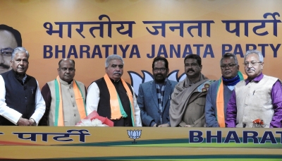  Battle For Up: Ex-cong Mp Rajeev Sachan, Sp Leaders Join Bjp Ahead Of Polls #battle #cong-TeluguStop.com