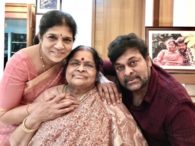 Chiranjeevi’s Tweet Seeking Blessings From Mother Wins Hearts On The Internet #chiranjeevis #tweet-TeluguStop.com