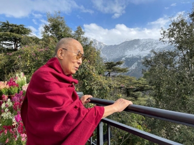  Dalai Lama Gazes Long Look Homeward #dalai #lama-TeluguStop.com