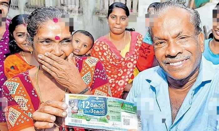 Kerala Man Wins 12 Crore Lottery Overnight Crorepati Details, Lucky, Viral Latest, News Viral, Social Media, Latest News, Kerala Man ,wins 12 Crore Lottery ,overnight Crorepati, Kottayam, Sadanandam, Daily Wage Lobor, Viral Lottery-ఉదయం వరకు పేదవాడు.. రాత్రికి రాత్రే కోటీశ్వరుడు.. ఈ కార్మికుడి లక్కు మామూలుగా లేదు..-General-Telugu-Telugu Tollywood Photo Image-TeluguStop.com
