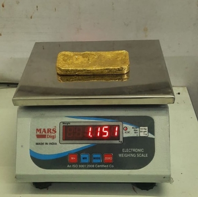  One Held For Trying To Smuggle Gold Valued At Rs 50 Lakh #smuggle #gold-TeluguStop.com