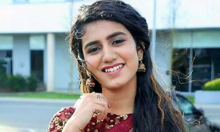Telugu Behavior, Hotel, Hotel Staff, Outdoor, Priyaprakash-Movie Telugu Behavior, Hotel, Hotel Staff, Outdoor, Priyaprakash-Movie