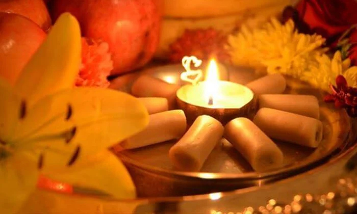  Which Lamp Is Preferred During Pooja, Pooja, Deeparadhana, Oil , Devotional, Telugu Devotional-దీపారాధన లో ఏ నూనె లేదా నెయ్యి ఉపయోగించాలి-Devotional-Telugu Tollywood Photo Image-TeluguStop.com