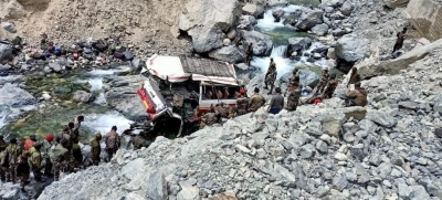  7 Soldiers Killed, 19 Injured In Ladakh Road Accident (lead)-TeluguStop.com